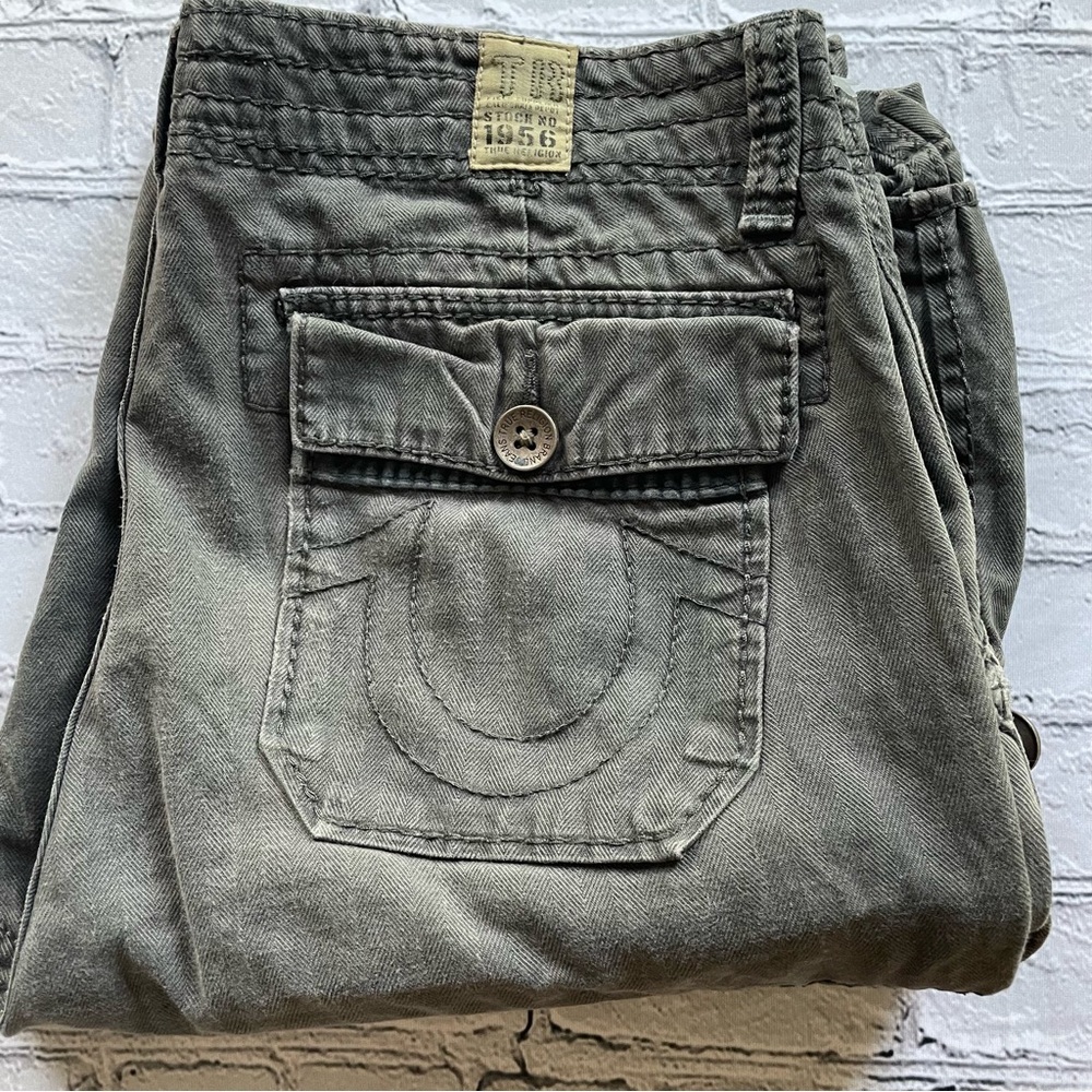 Men’s true religion “trail” denim cargo shorts size 31